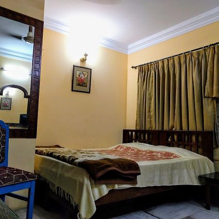 Ashray Guesthouse โกลกาตา ภายนอก รูปภาพ
