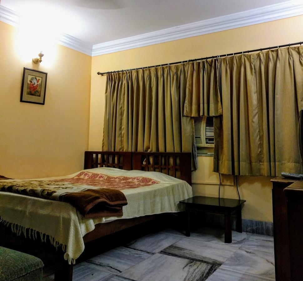 Ashray Guesthouse โกลกาตา ภายนอก รูปภาพ