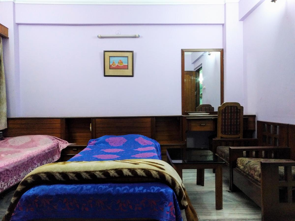 Ashray Guesthouse โกลกาตา ภายนอก รูปภาพ