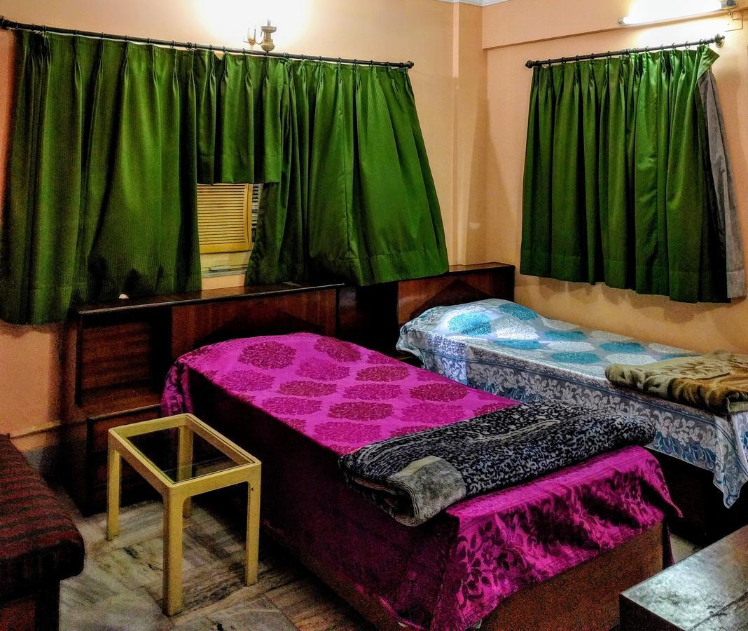 Ashray Guesthouse โกลกาตา ภายนอก รูปภาพ
