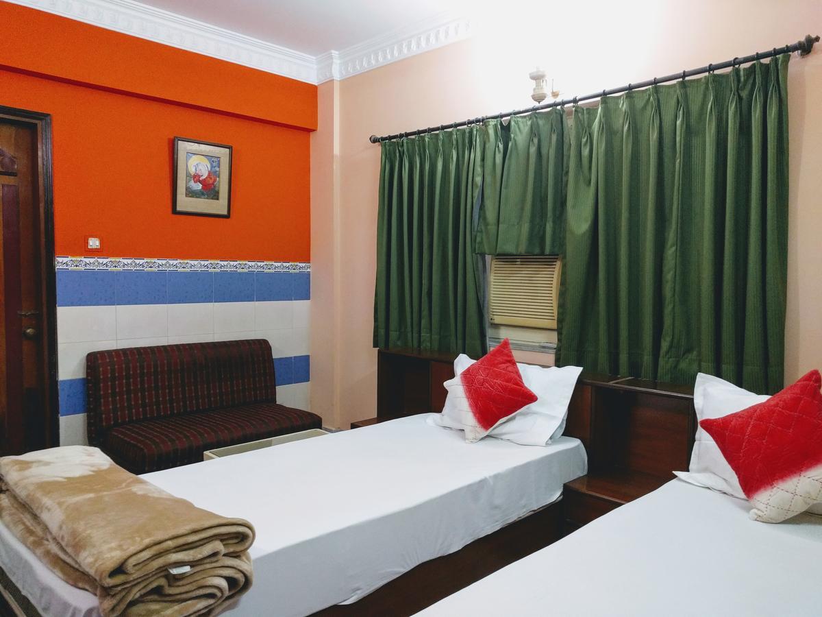 Ashray Guesthouse โกลกาตา ภายนอก รูปภาพ