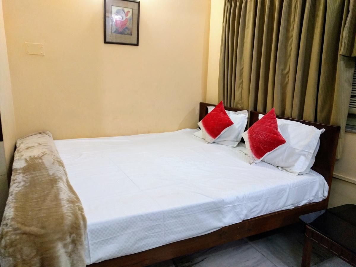 Ashray Guesthouse โกลกาตา ภายนอก รูปภาพ