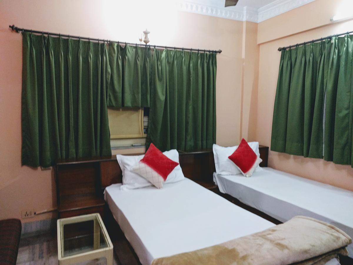 Ashray Guesthouse โกลกาตา ภายนอก รูปภาพ