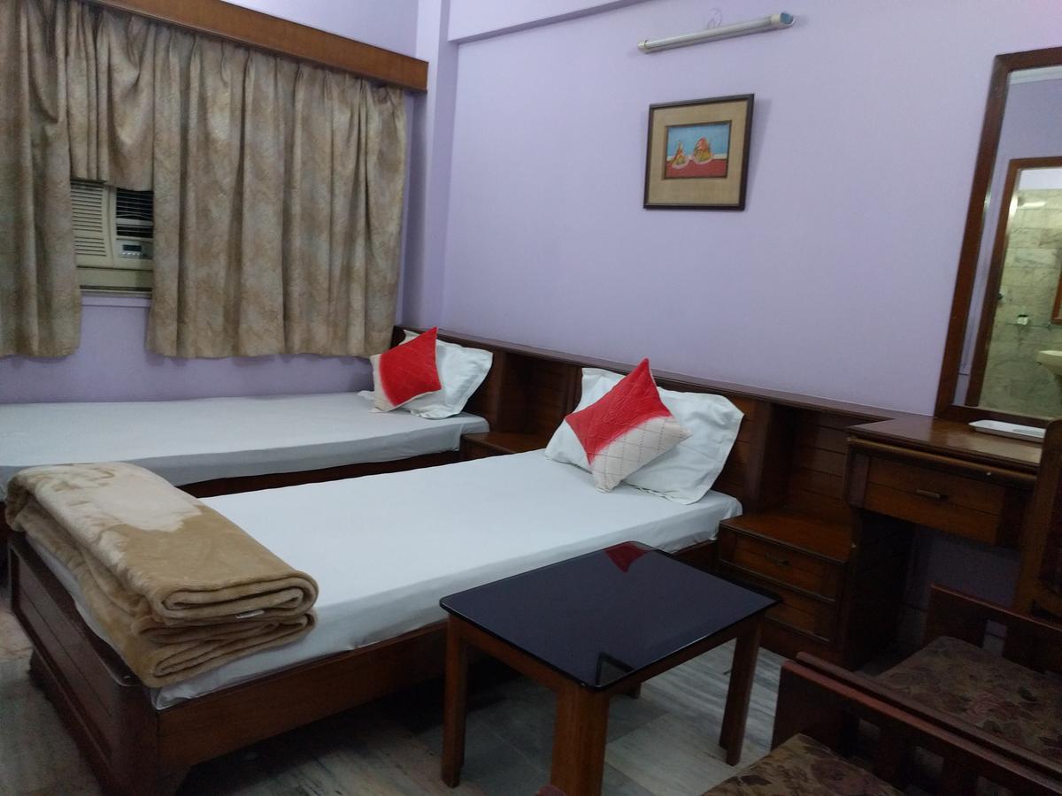 Ashray Guesthouse โกลกาตา ภายนอก รูปภาพ