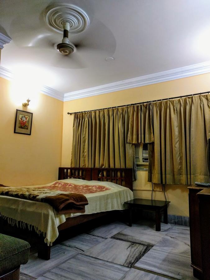 Ashray Guesthouse โกลกาตา ภายนอก รูปภาพ